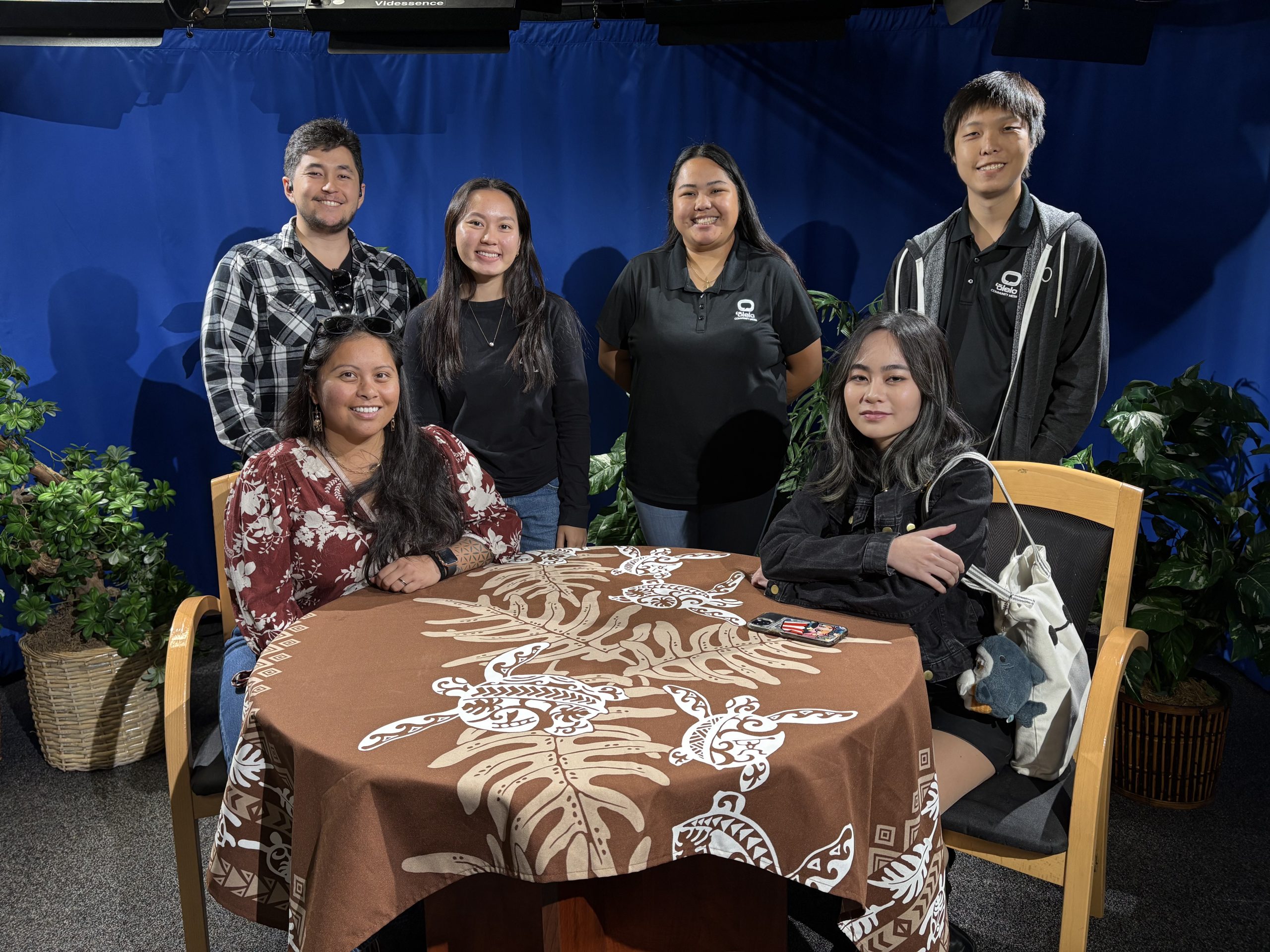Interns participating in ʻŌlelo volunteer opportunities